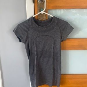 Lululemon athletica fitted tee